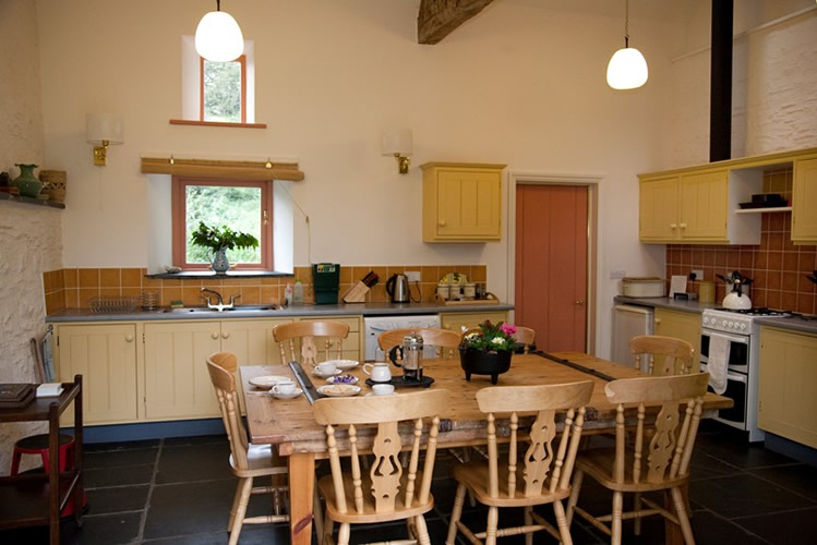 Kitchen-barn-door-table    